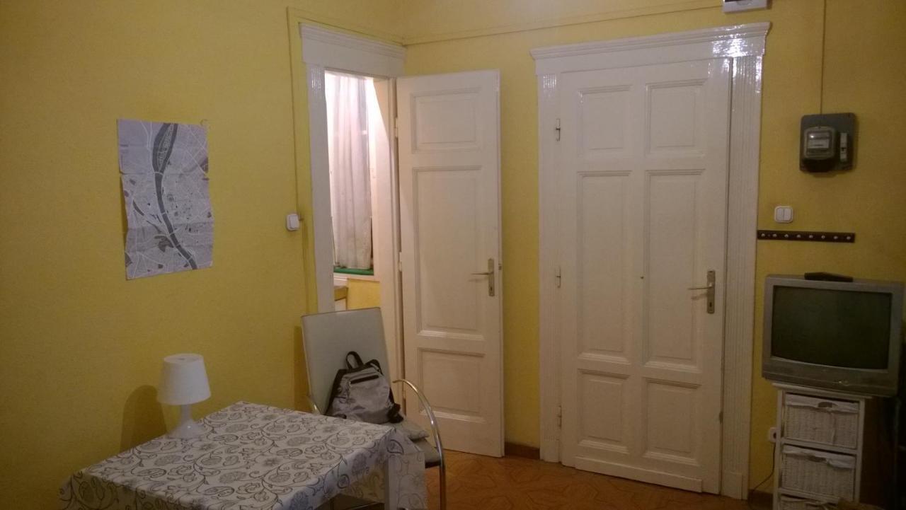 Apartment White Ship